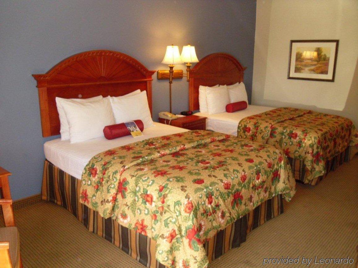 Best Western Plus Midwest City Inn & Suites Bilik gambar