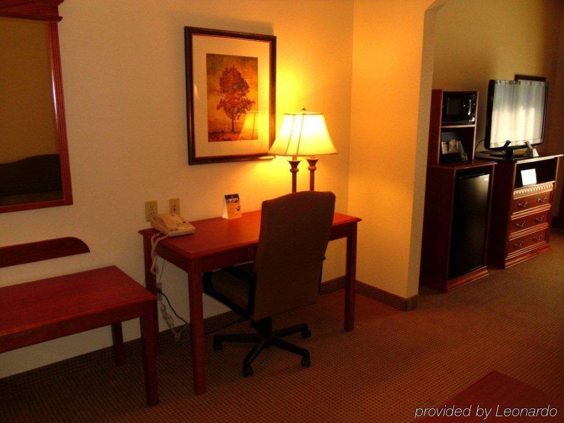 Best Western Plus Midwest City Inn & Suites Bilik gambar